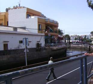 Im Ort, an der Durchgangsstraße