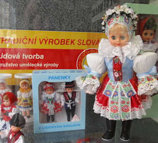 Кукла в витрине