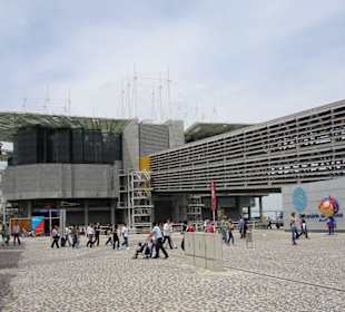 Oceanario de Lisboa von Aussen!
