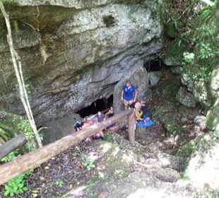 Abstieg zur Höhle