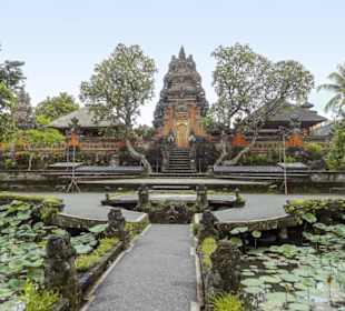 Tempel Pura Taman Kemude Saraswati