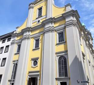 Das Portal der Kirche Sankt Andreas