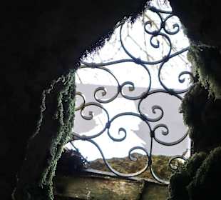 Hier stieg man mit einer Strickleiter in die Höhle