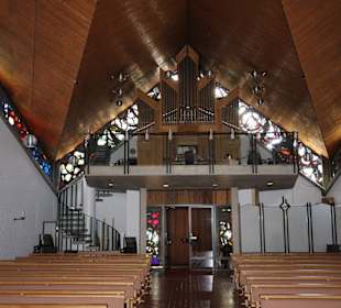 Blick zur Orgelempore