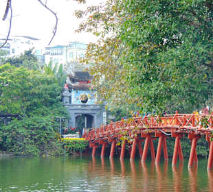 Hoan Kiem See in Hanoi