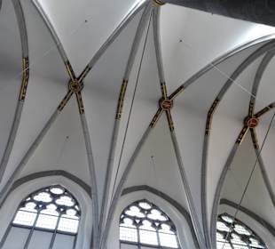 Die Gewölbedecke der Antoniterkirche