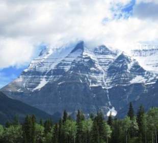 West_5: Mount Robson (3954 m)