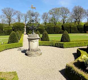 Klostergarten mit 200-jähriger Taxushecke