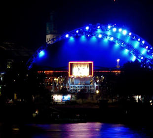 Der Musical Dome über den Rhein betrachtet