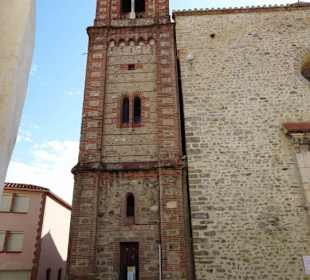 Der Glockenturm der Kirche Sainte-Marie du Boulou