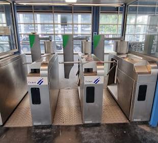 Zur S-Bahn Schalter