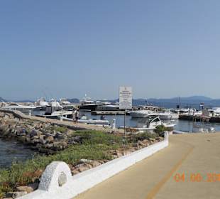 Kleine Marina gleich daneben