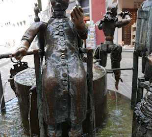 Der Bischof am Puppenbrunnen
