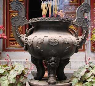 Tempel der knieenden Elefanten