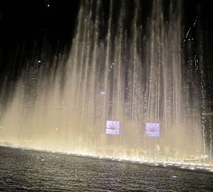 Wasserspiele vor der Dubai Mall
