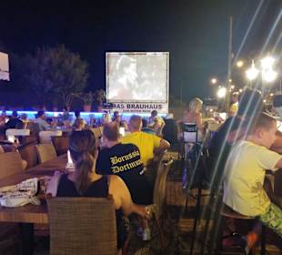 Sicht auf die Leinwand im Außenbereich