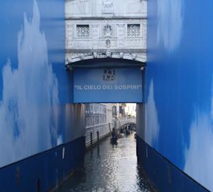 "eingepackte" Seufzer-Brücke in Venedig