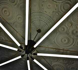 Deckenlampe vom Café Oscar