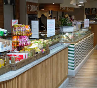 Free-Flow-Restaurant im Flughafen Olbia