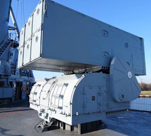 Raketenwerfer am Deck der "Mölders"