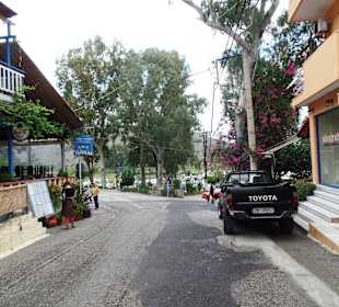 Straße zum Hafen in Georgioupolis