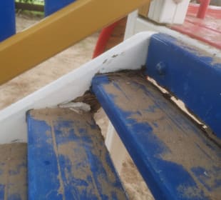 Die Treppe auf dem Kinderspielplatz Hotel Portes Beach