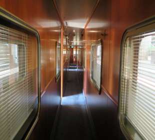 Seitengang im Wagen
