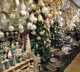 Gang durch den Laden "Christmas in Salzburg"
