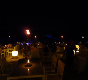 Pla Restaurant bei Nacht