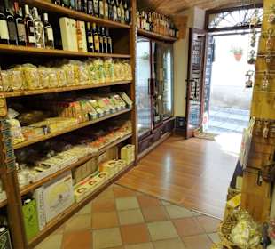 Im Feinkostgeschäft La Bottega dei Sapori