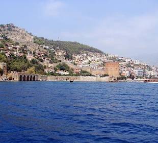 Красная башня