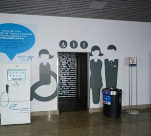 Toiletteneingang Check-In-Bereich