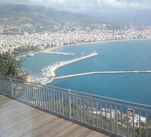 Blick auf den Hafen von Alanya