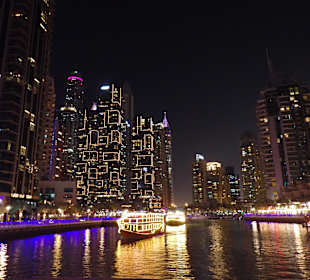 Skyline vom Wasser aus....