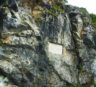 Gedenktafen ruhig mal Anhalten