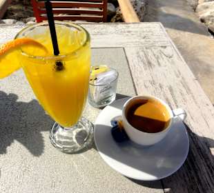 Kleines Frühstück am Meer