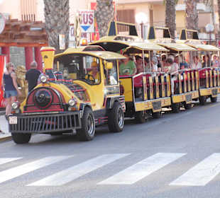 Tin Tin Bahn, 3 Minuten entfernt