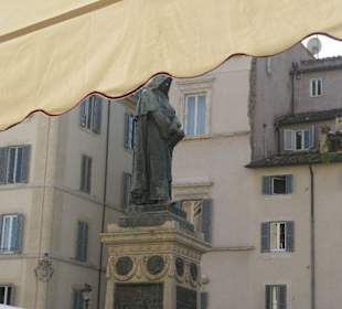 Die Gebäude um den Markt
