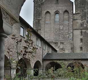 Kreuzgang mit "Paradiesgarten"