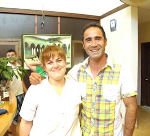 Musti und Ayse (Kosmetikerin)