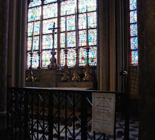 Uvnitř v Notre Damu