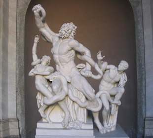 Skulptur um Trojas Sturz