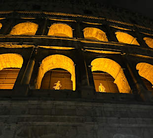Colosseum bei Nacht