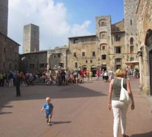 Piazza della Cisterna 