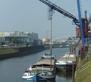 Blick auf das Hafenbecken