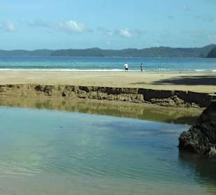 Ebbe und Flut verändern den Flußablauf in die See