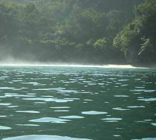 Auf der Bootsfahrt zum Park Eingang