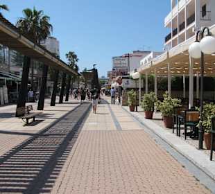 Shoppingmall 1 km lang Laden an Laden