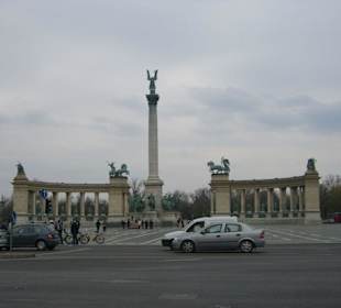 Heldenplatz mit der Milleniumssäule