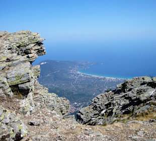 Ausblick vom Gipfel des höchsten Berges